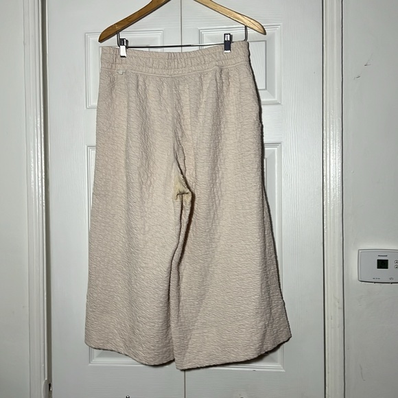 Lululemon Athletica Ripped Wide Leg Super Highwaist Crop Pant Women’s 10 - Picture 6 of 11